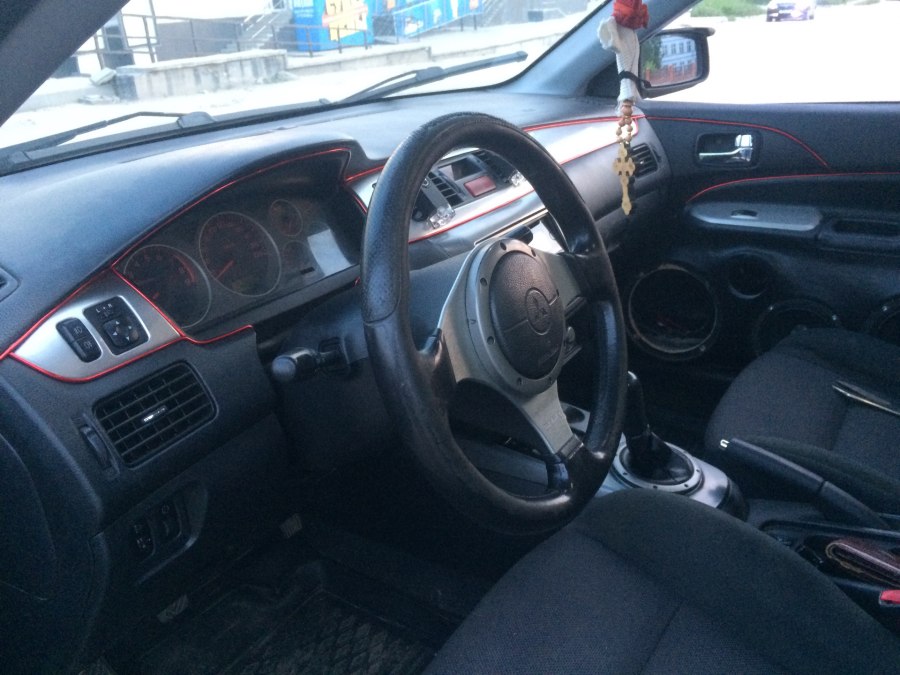 Hyundai Accent черный салон