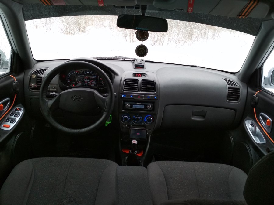 Hyundai Accent 2005 Interior