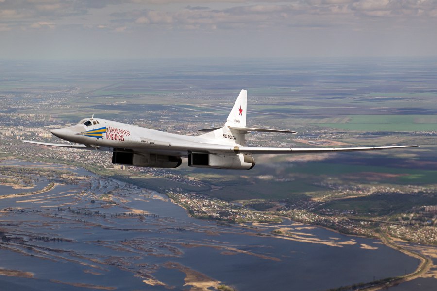 Стратегический бомбардировщик ту-160