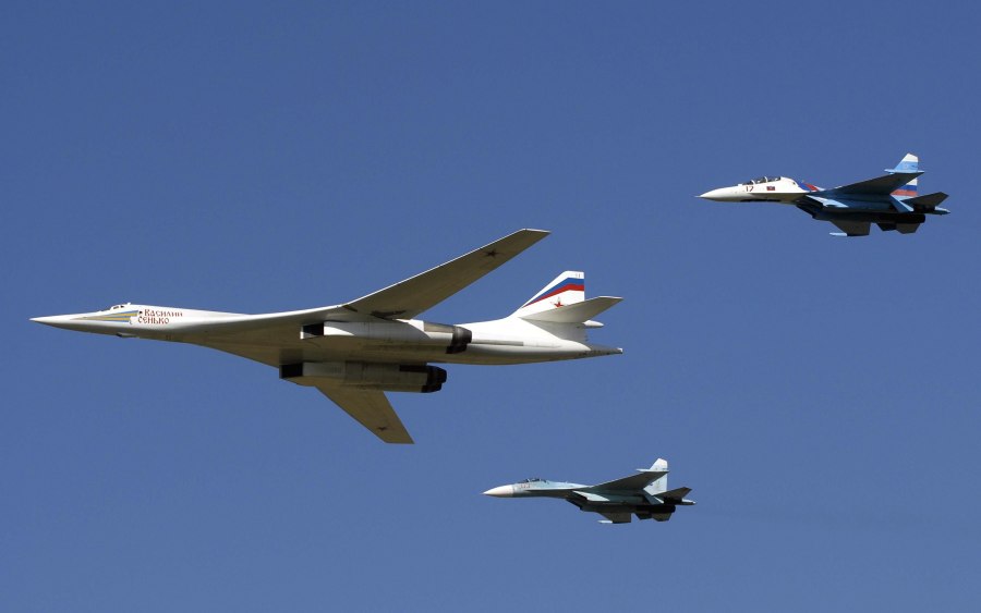 Стратегический бомбардировщик ту-160
