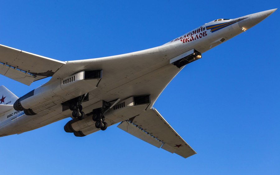 Стратегический ракетоносец ту-160