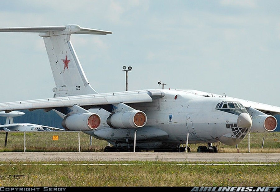 АН-72 военно-транспортный самолёт