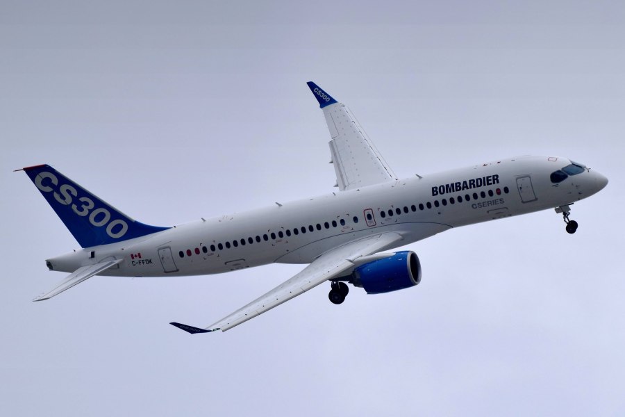 Самолеты Bombardier cs300