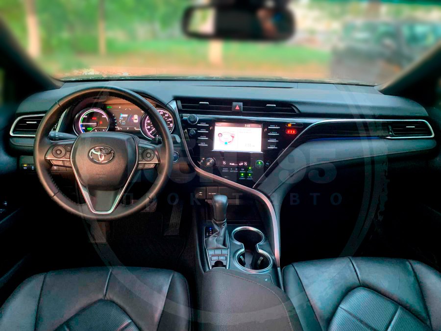 Toyota Camry xv70 черный салон