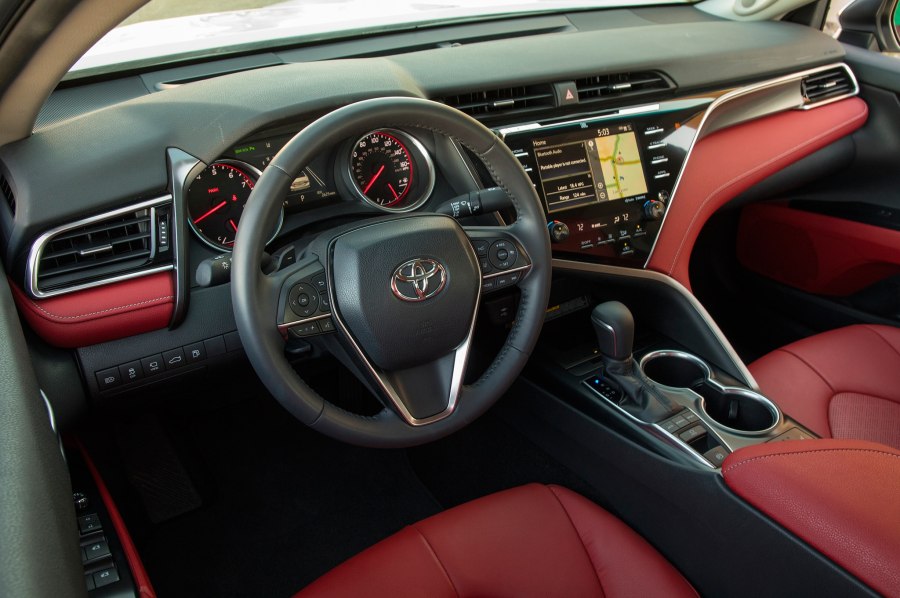 Toyota Camry xv70 салон