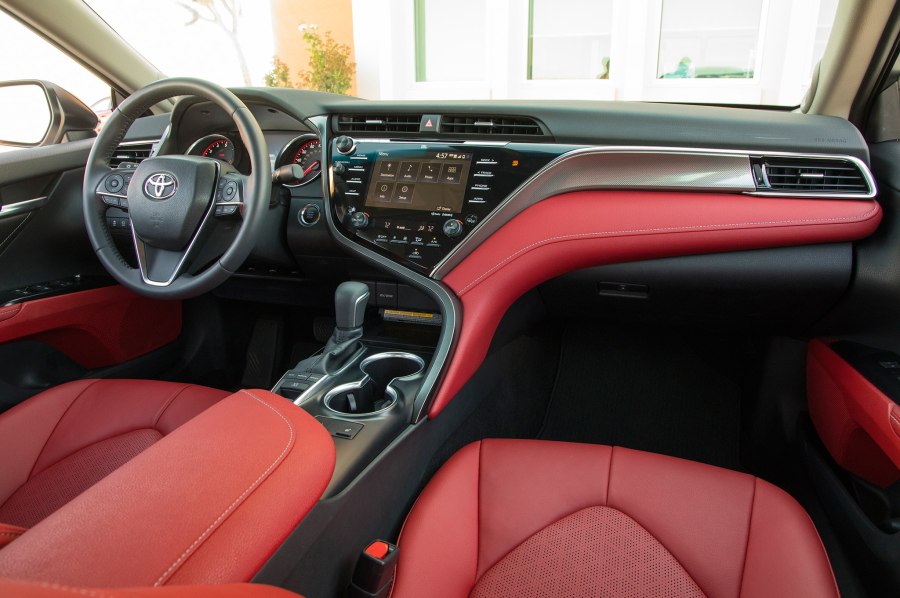 Toyota Camry 2018 салон