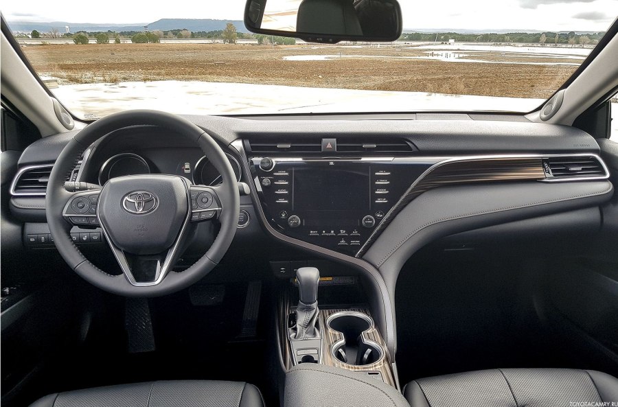 Toyota Camry 2018 салон