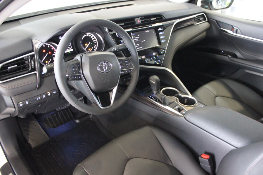 Toyota Camry 70 салон