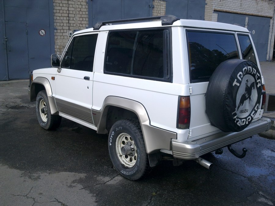 Isuzu Trooper 2