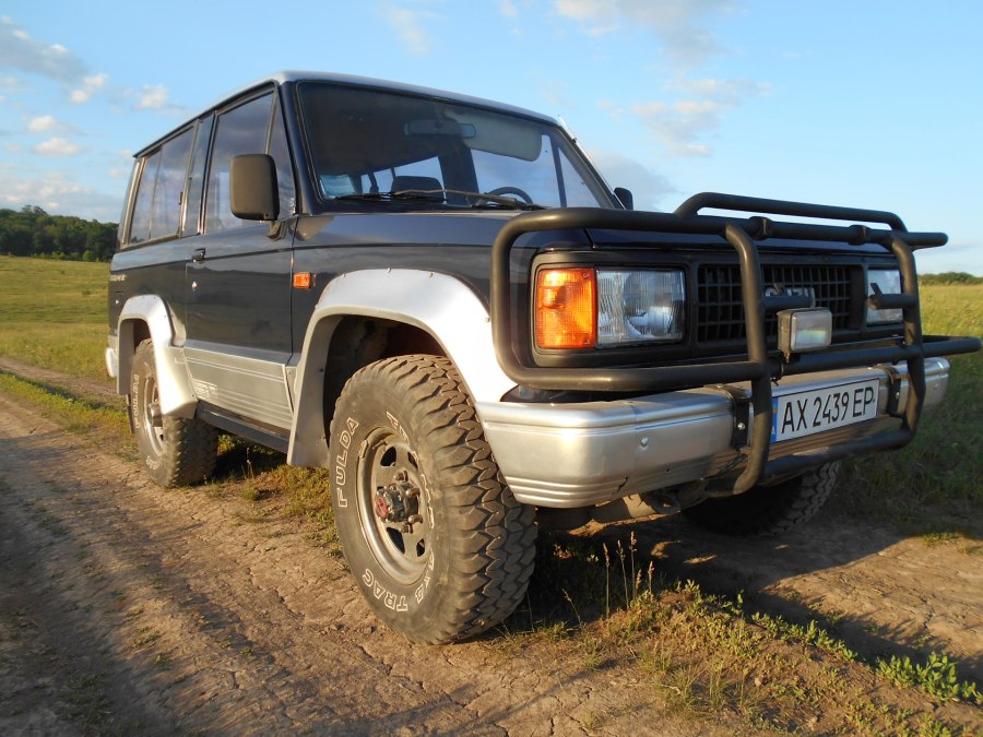 Isuzu Trooper черный