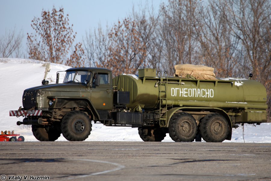 Урал 4320 топливозаправщик