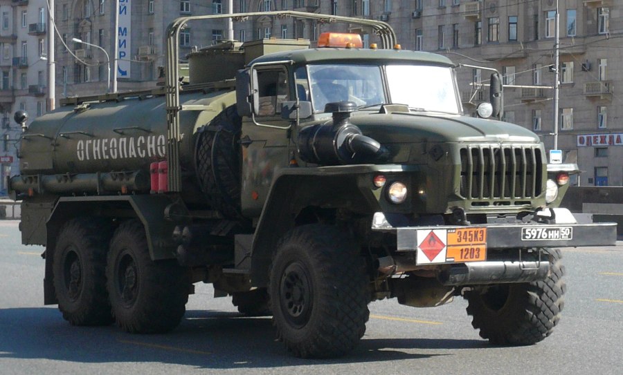 Урал 4320 бензовоз военный