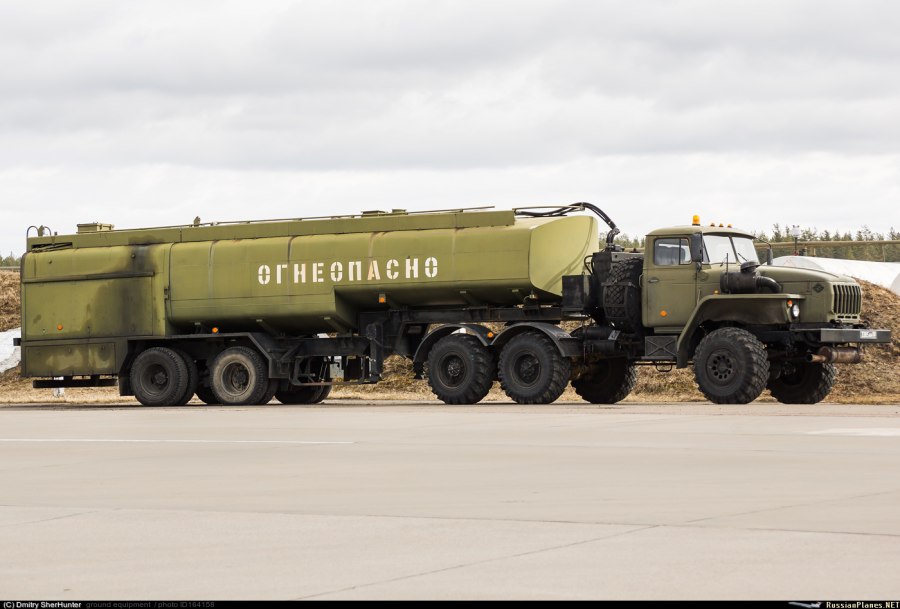 Урал 375 заправщик