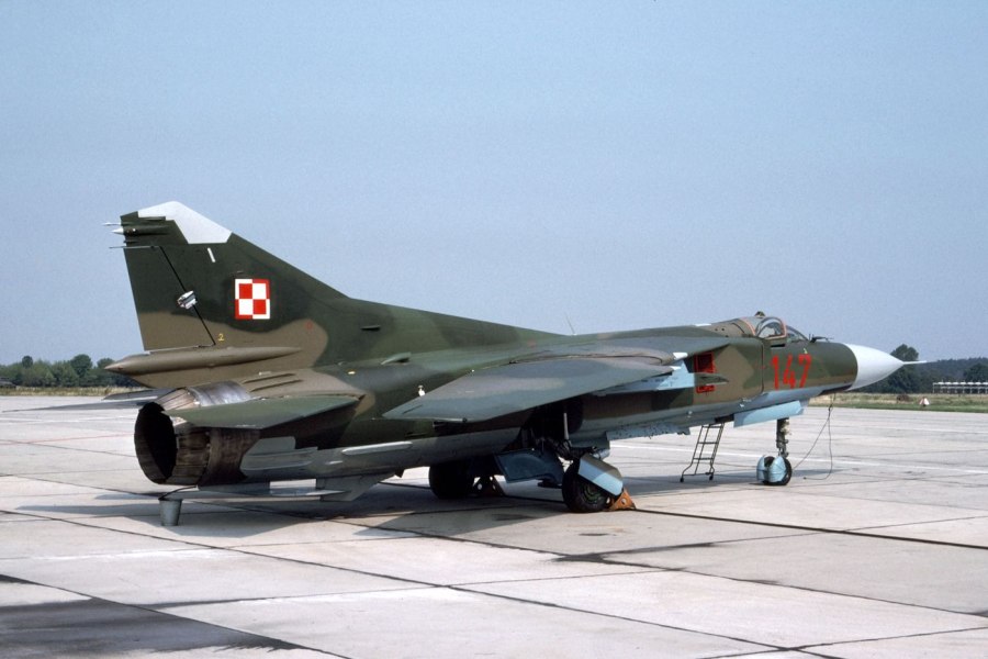 Миг-27 сверхзвуковой самолёт
