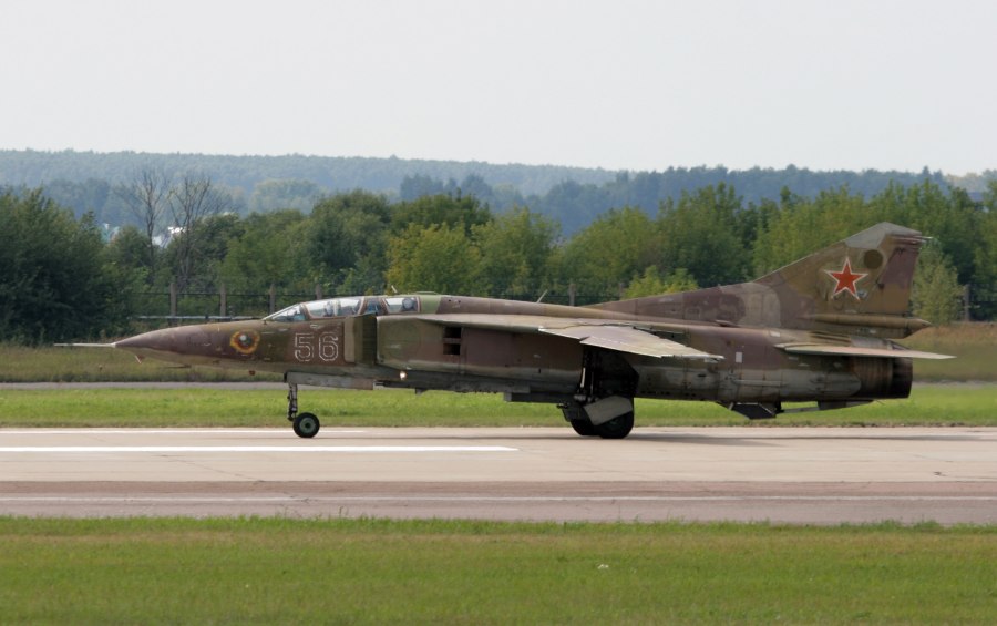 Миг-27 сверхзвуковой самолёт