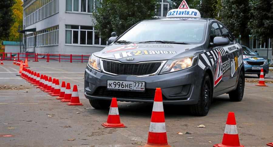 Автошкола учебный автомобиль