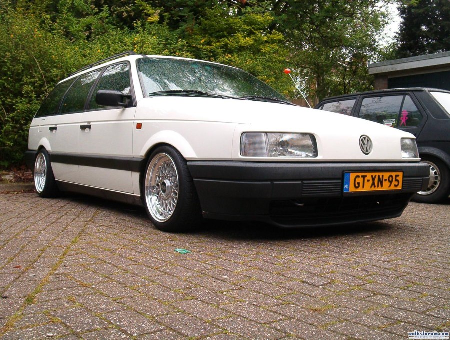 Volkswagen Passat b4 stance