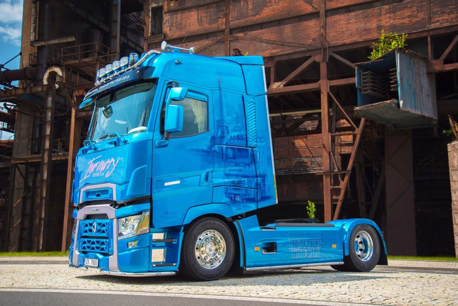 Renault Magnum