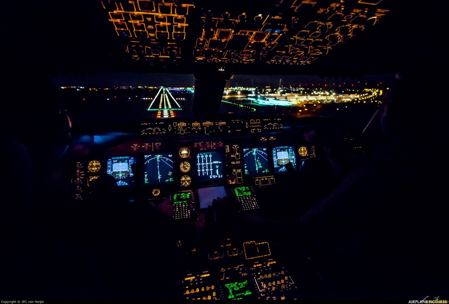 Боинг 747 кабина ночью