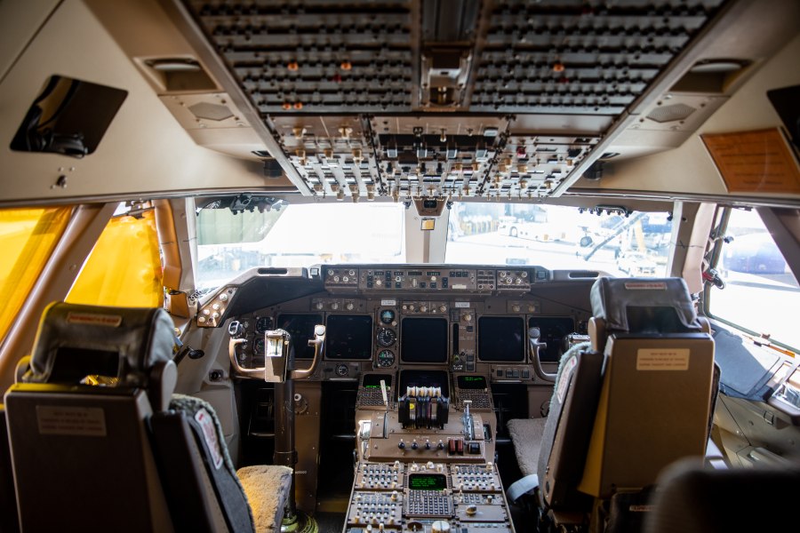 Boeing 747 400 Cockpit