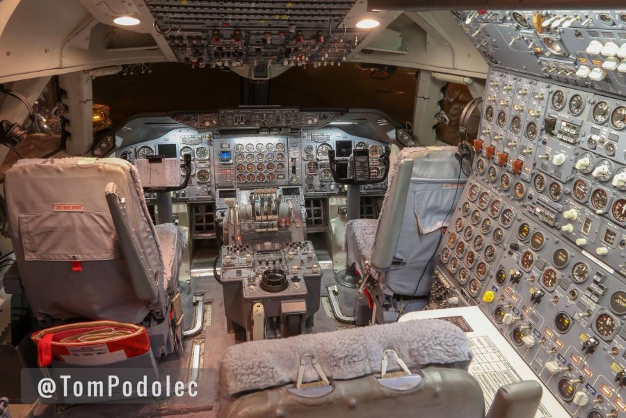 Boeing 747 Cockpit