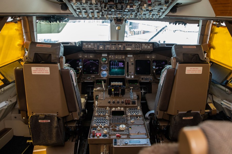 B747 8 Cockpit