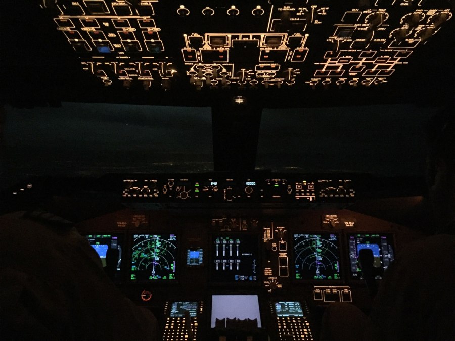 Кабина пилота Боинг 747