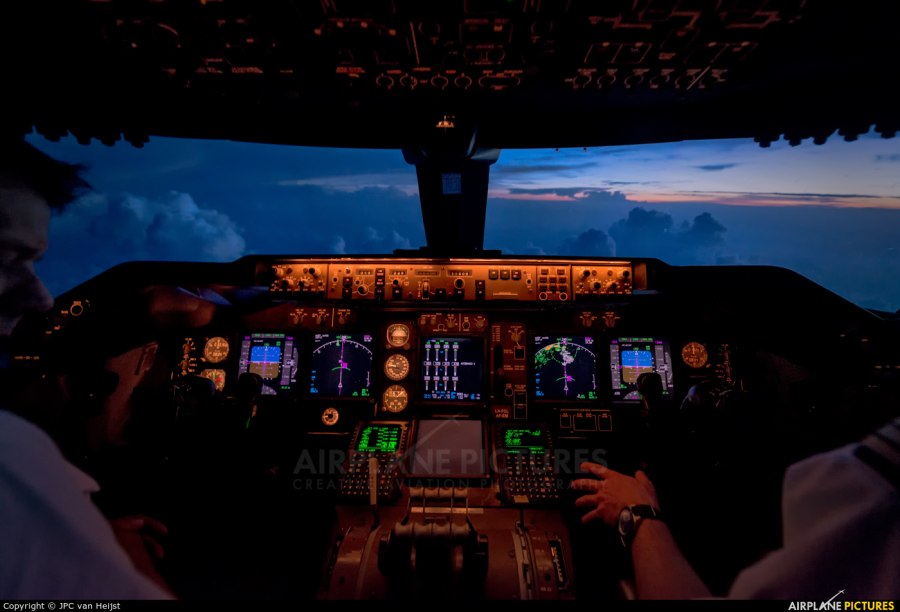 Boeing 747-400 кабина пилотов