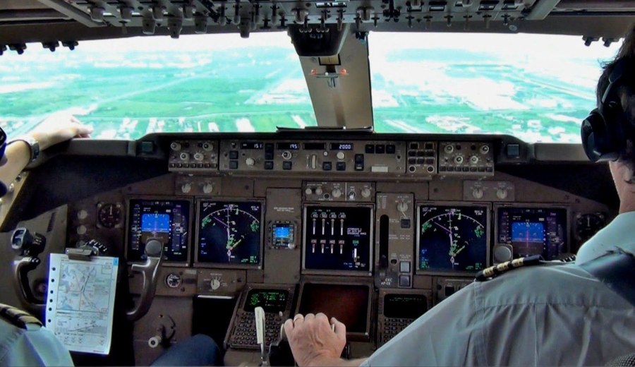 Кабина пилота самолета боинг 747