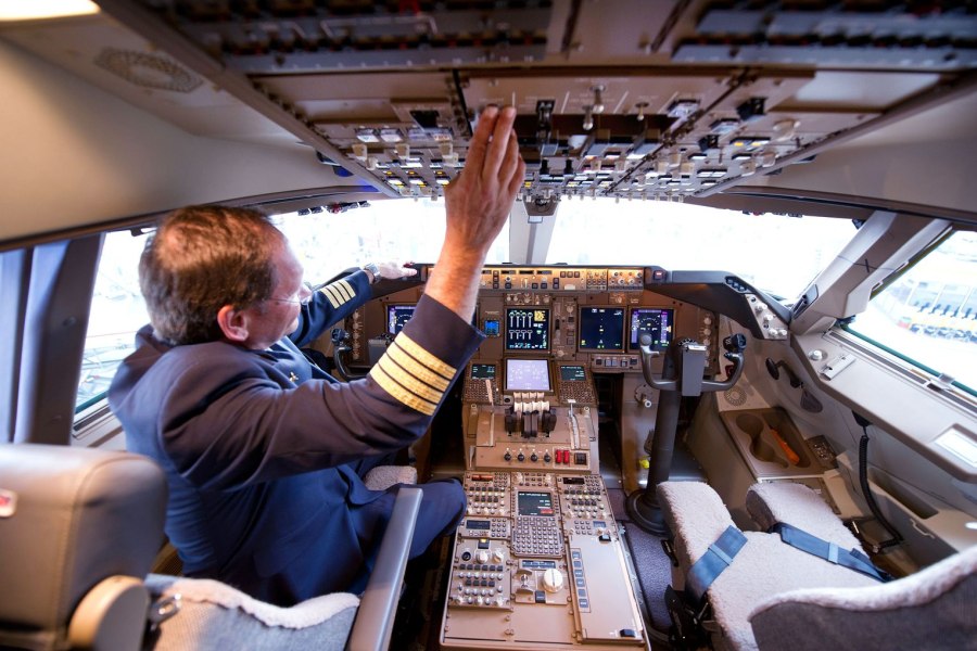 Боинг 747 кабина