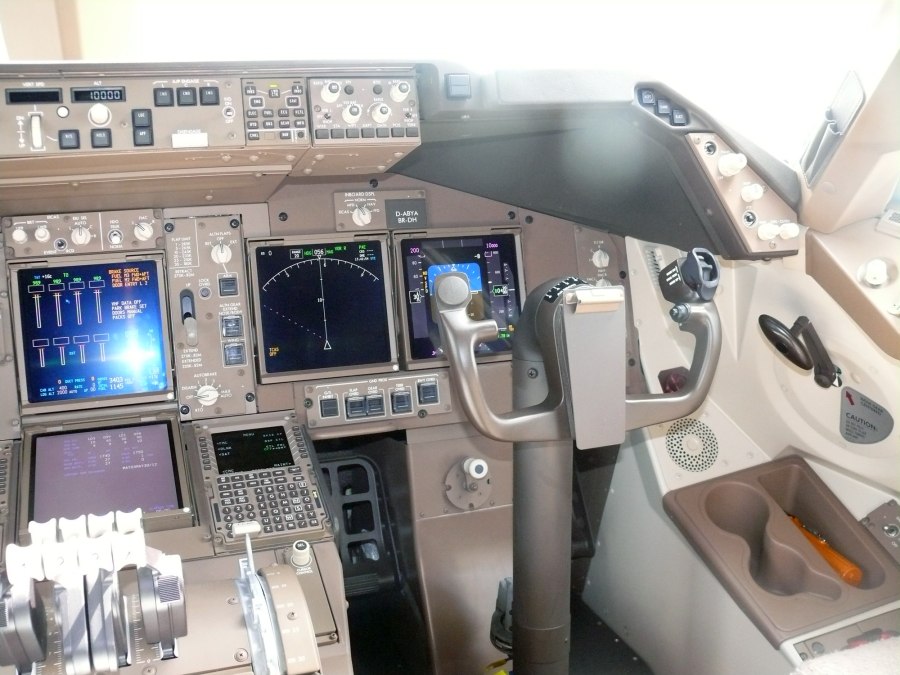 Кабина пилота Боинг 747