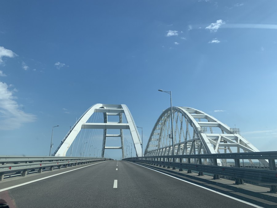 Въезд на Крымский мост