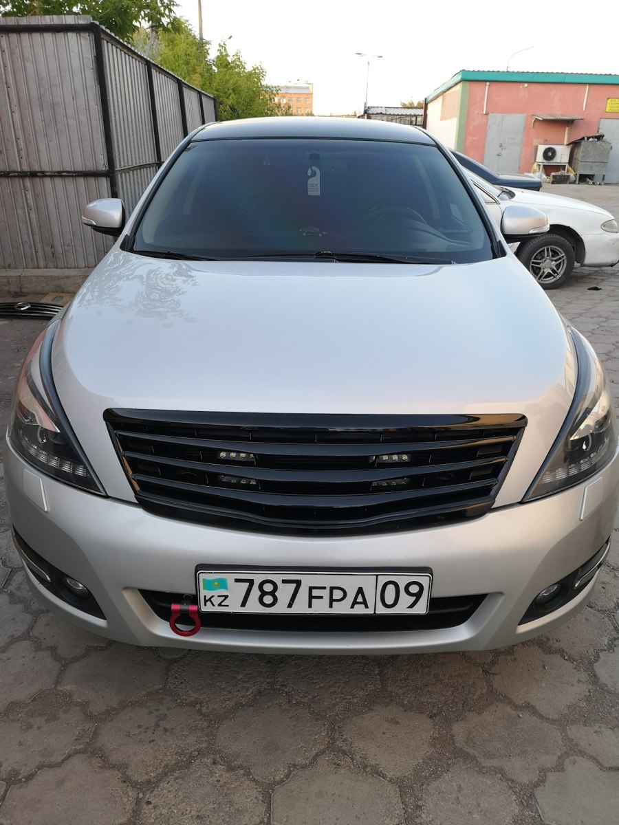 Ничсан Теана j 32 черная решетка