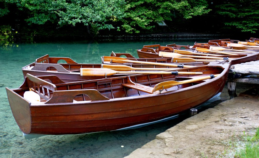 Лодка Dinghy