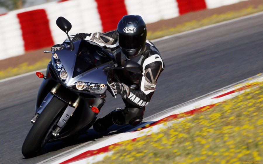 Yamaha спортбайк гонщик