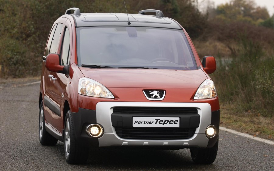 Торпедо Peugeot partner 2012