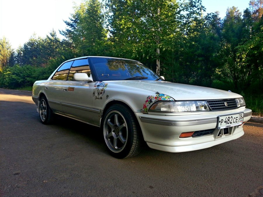 Toyota Mark II 90 белый