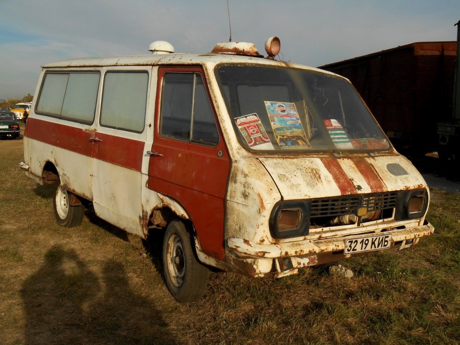 Машина РАФ 2203