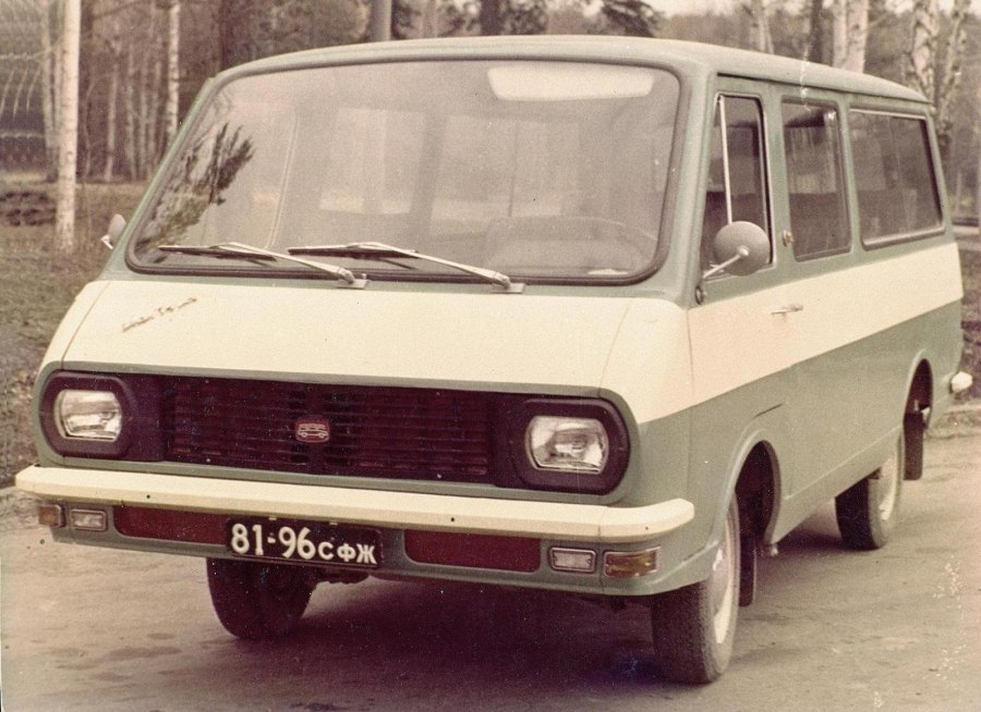 Укороченный РАФ-2203