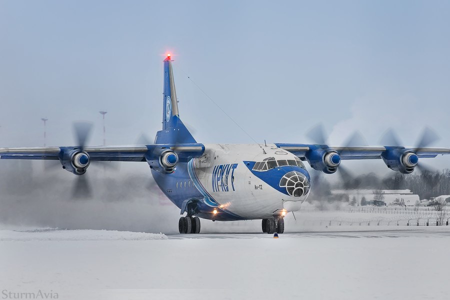 АН-12 ra-11310