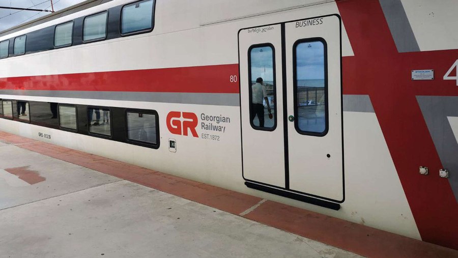Business class on cr400bf-GZ