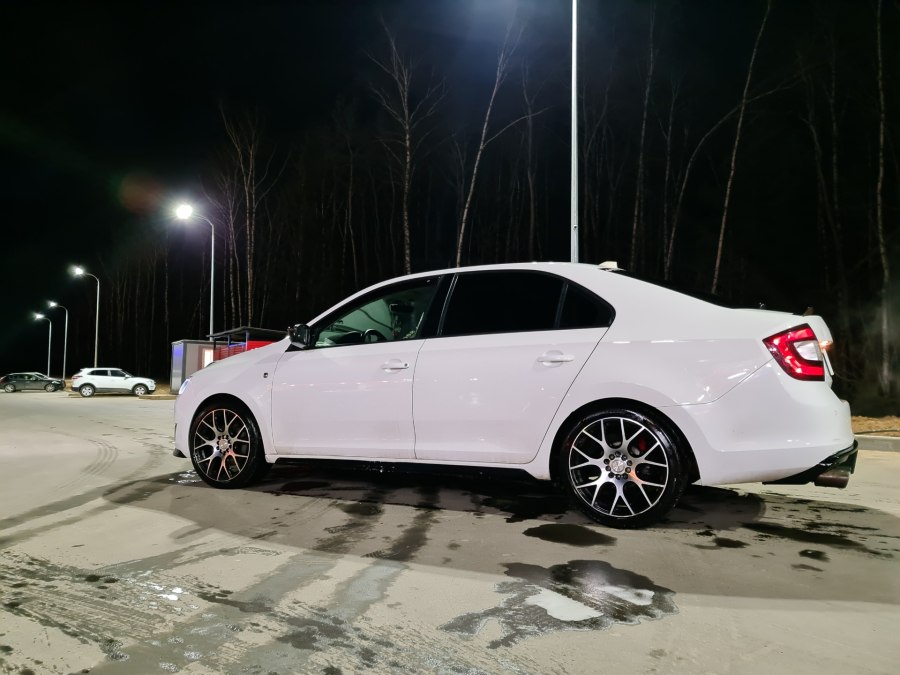 Skoda Rapid r17 Camelot