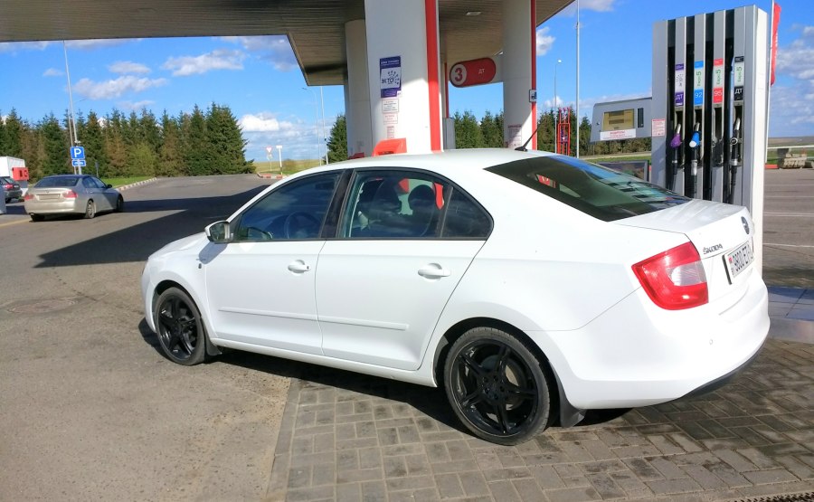 Skoda Octavia a7 белая r18