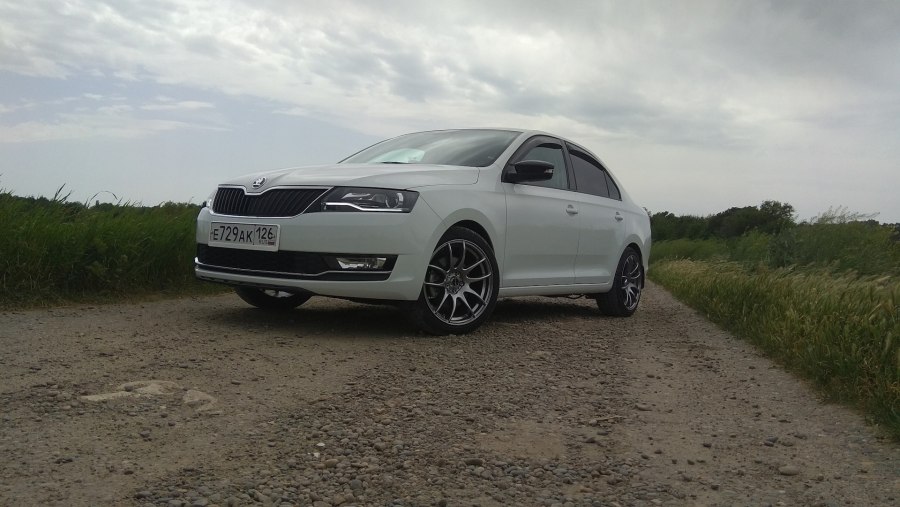 Skoda Rapid белая r15