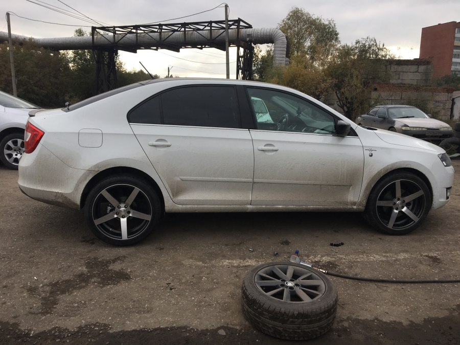 Skoda Rapid r18 225/40