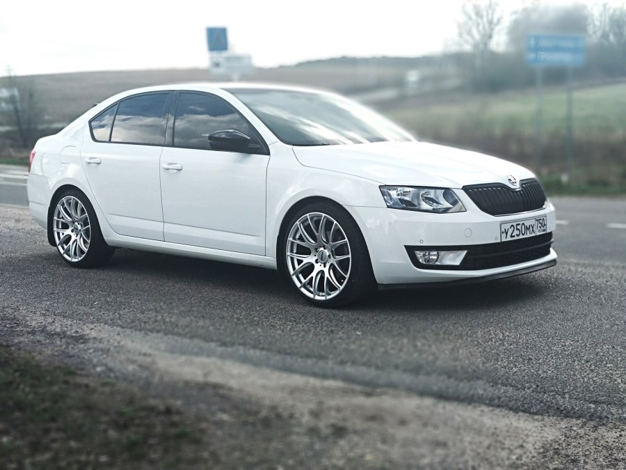 Skoda Rapid r18 чёрная