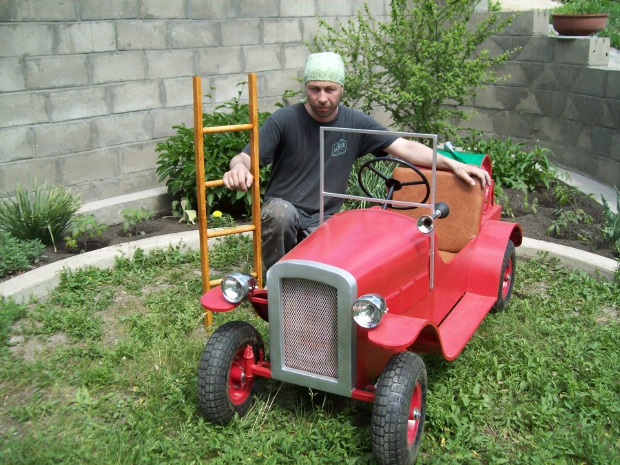 Машинка из картона