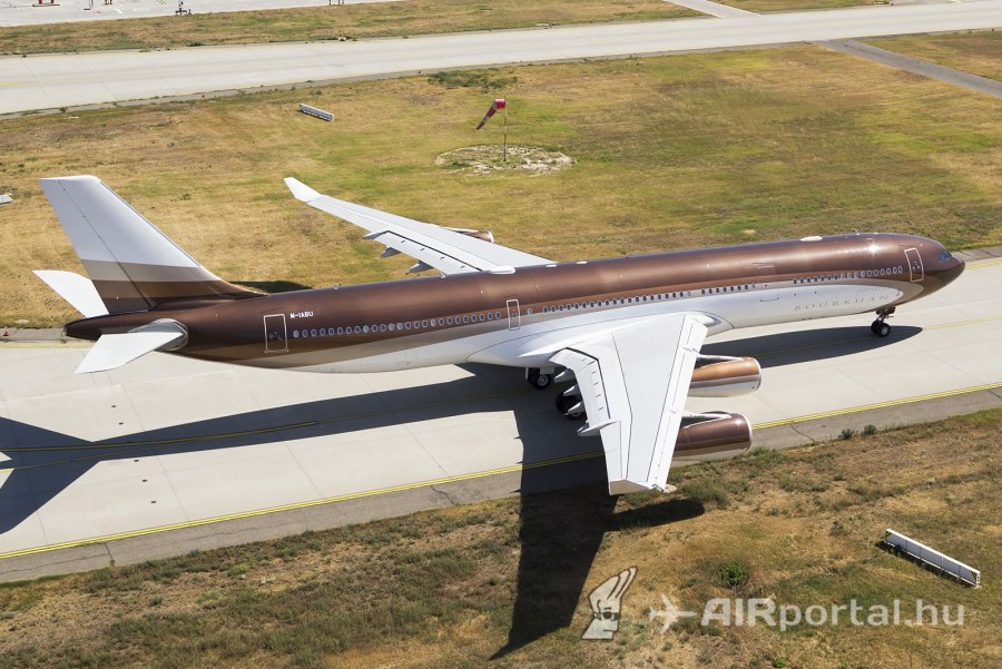 Самолёт Алишера Усманова Airbus 340