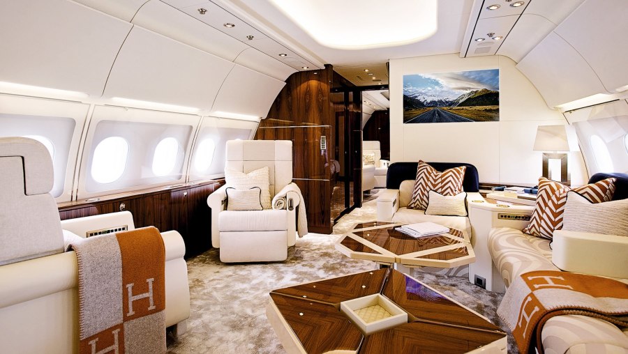 Самолёт Алишера Усманова Airbus 340