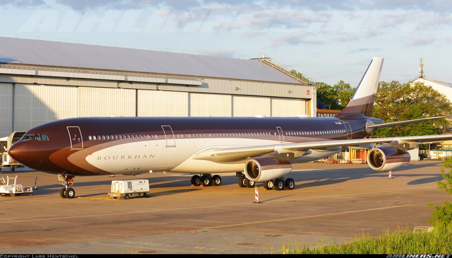 Самолёт Алишера Усманова Airbus 340